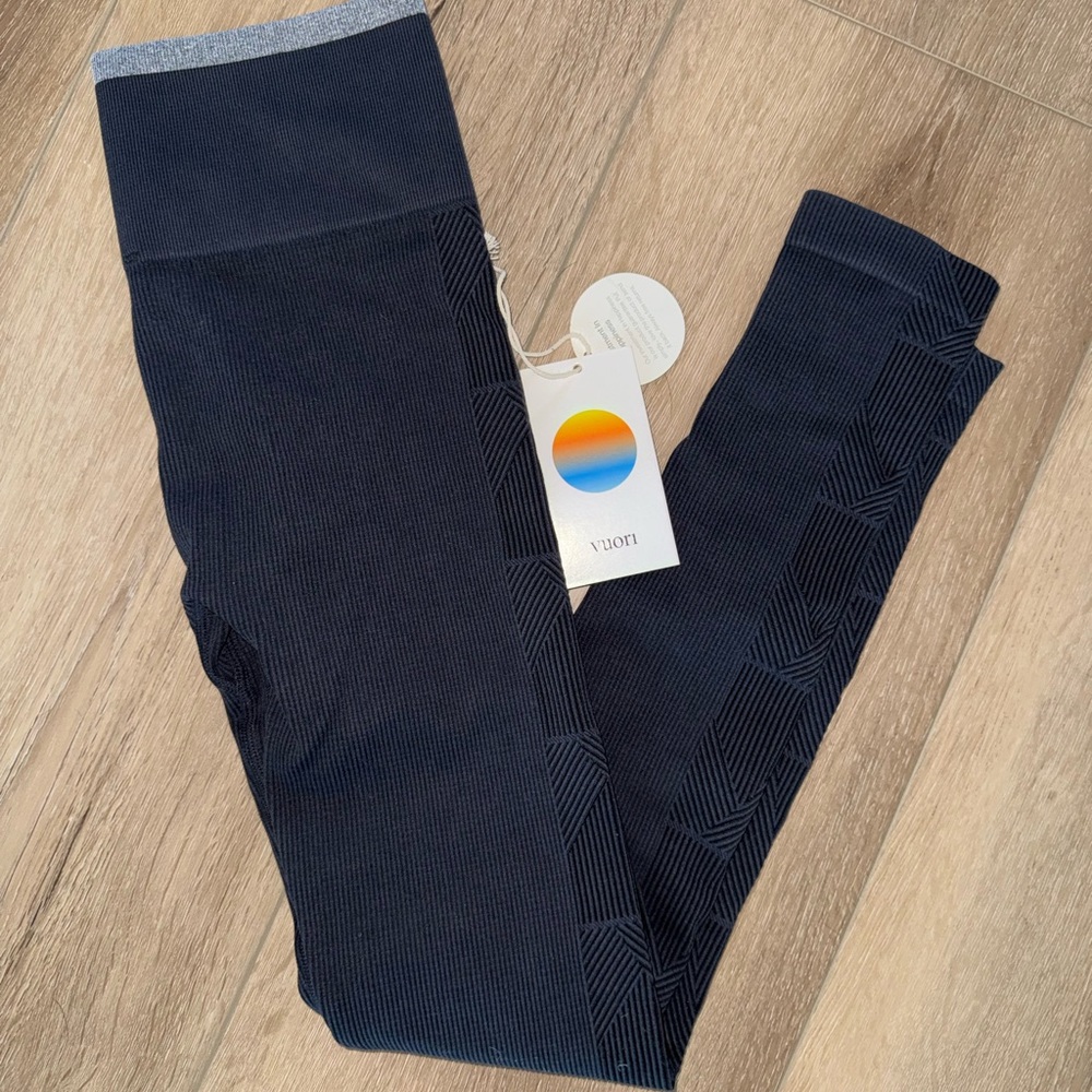 NWT Vuori Black Helix Seamless Leggings Pants women’s size XS